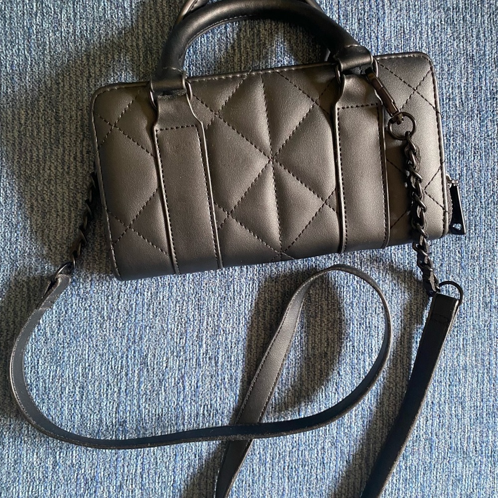 Betsey Johnson 🖤 Black 🖤 Quilted Wallet Size Handbag ✨ - Picture 2 of 8